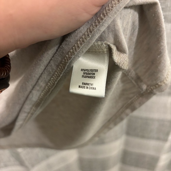 Women’s Grey & Floral Cold Shoulder Top Size L / Large - Picture 4 of 6